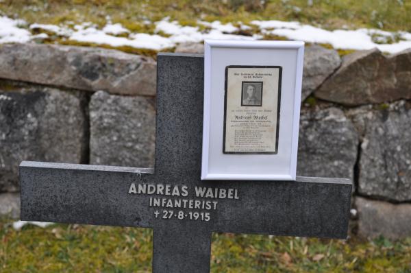 Grabkreuz und Sterbebild von Andreas Waibel
