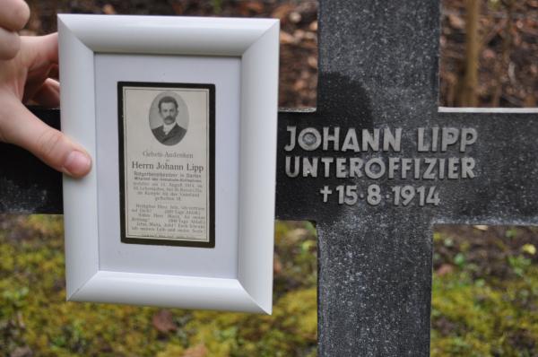 Sterbebild und Grabkreuz von Johann Lipp